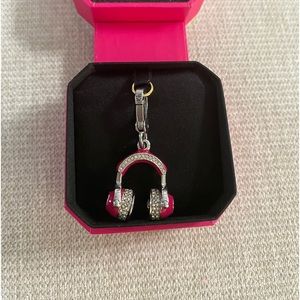 Beautiful vintage Juicy Couture Pave Pink Headphone’s charm.